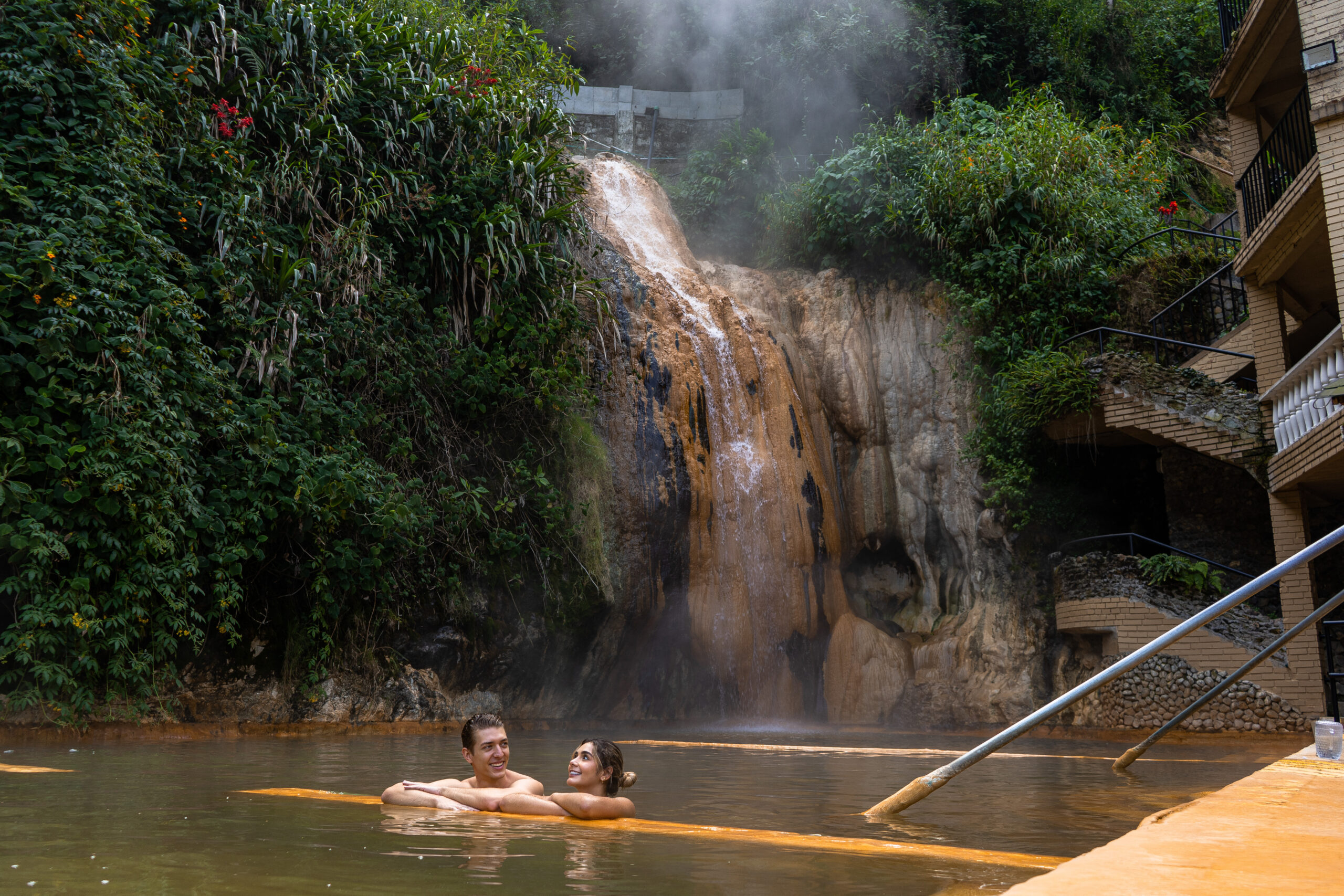 ¿Por qué una visita a aguas termales transforma tu descanso?